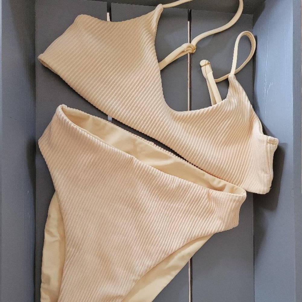 Showpo Women's Size 6 Bikini 2-Pc Swimsuit Gold